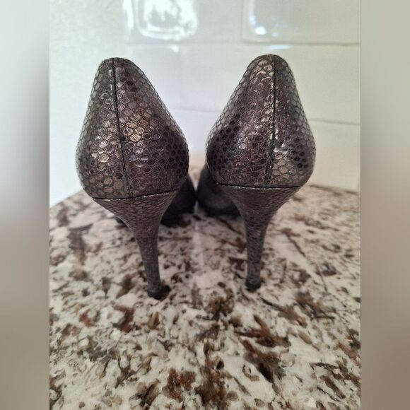 Stuart Weitzman gray silver snake print leather heels flats size 7 - Picture 4 of 11